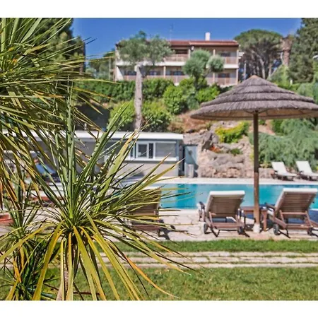 Corfu Club Executive Апарт-отель